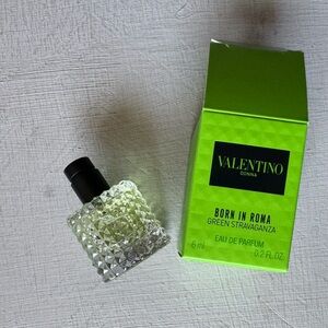 NWT Valentino  Donna Born in Roma Green Stravaganza EDP with Vanilla & Tea Accor